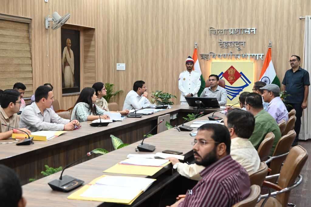 डीएम के निर्देश पर रिस्पना बिंदाल एलिवेटेड कॉरिडोर; इन्टिग्रेटेड कार्यवाही लिए कलैक्टेट में कॉमन वर्किंग एरिया तैयार-Newsnetra 4 img 20250519 wa01703793513001420359570