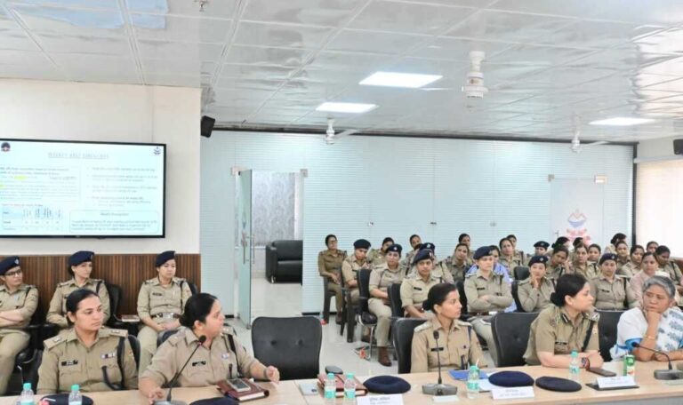 राज्य स्थापना रजत जयंती वर्ष में महिला पुलिस कार्मिकों के साथ ओपन हाउस सेशन आयोजित-Newsnetra 5 img 20250520 wa00498764701904163678837