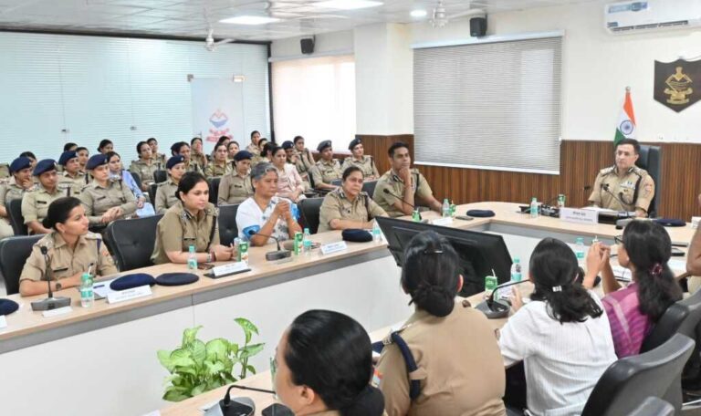 राज्य स्थापना रजत जयंती वर्ष में महिला पुलिस कार्मिकों के साथ ओपन हाउस सेशन आयोजित-Newsnetra 6 img 20250520 wa00502394784083451665454