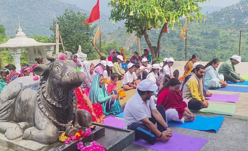 योग, जल और संस्कृति: त्युंग गांव में जागरूकता की अनूठी पहल, ग्राम त्युंग में विशेष संगोष्ठी और योगाभ्यास शिविर का आयोजन किया गया-Newsnetra 3 FB IMG 1749394139959