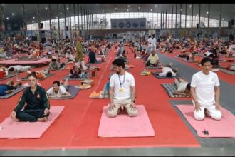 भारत सरकार के देहरादून कार्यालय द्वारा आज हरिद्वार स्थित पतंजलि वेलनेस सेंटर में योग पर आधारित एक विशेष कार्यक्रम का आयोजन-Newsnetra 2 FB IMG 1749912595738