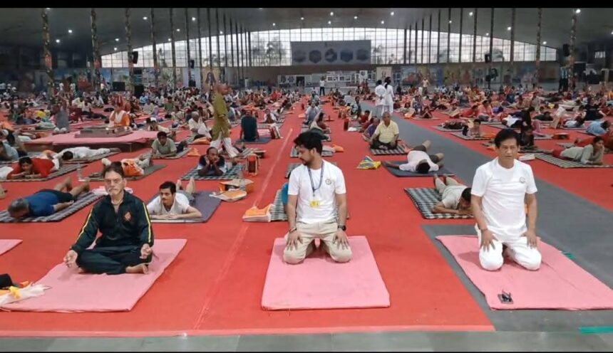 भारत सरकार के देहरादून कार्यालय द्वारा आज हरिद्वार स्थित पतंजलि वेलनेस सेंटर में योग पर आधारित एक विशेष कार्यक्रम का आयोजन-Newsnetra 3 FB IMG 1749912595738