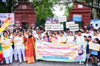 देहरादून में 11वें अंतर्राष्ट्रीय योग दिवस के उपलक्ष्य में आयोजित ‘रन फॉर योगा’ कार्यक्रम का फ्लैग ऑफ किया-Newsnetra 8 FB IMG 1749977495708