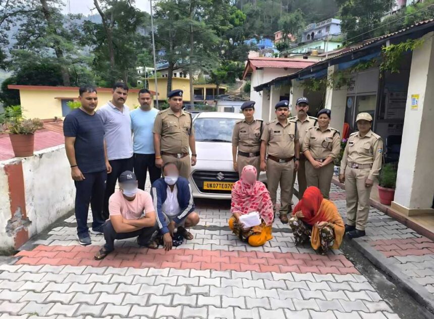 कर्णप्रयाग ज्वेलरी शॉप चोरी का खुलासा: कर्णप्रयाग पुलिस ने अंतरराज्यीय गिरोह के 4 सदस्यों को कोटद्वार से दबोचा, लाखों का माल बरामद-Newsnetra 3 FB IMG 1750334806178