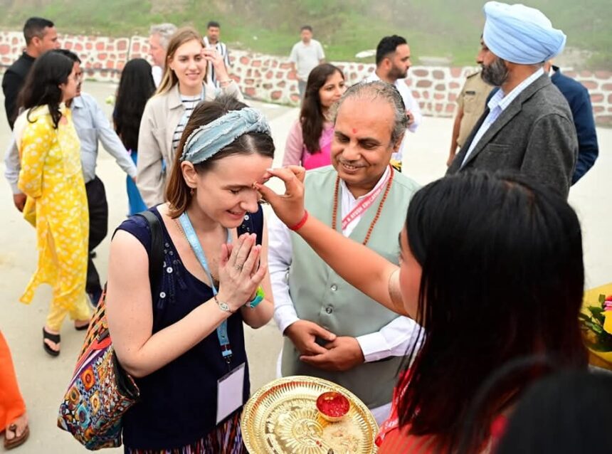 अंतर्राष्ट्रीय मंच पर गैरसैंण की गूंज: 8 देशों के राजदूत पहुंचे योग दिवस समारोह में-Newsnetra 3 FB IMG 1750425584708