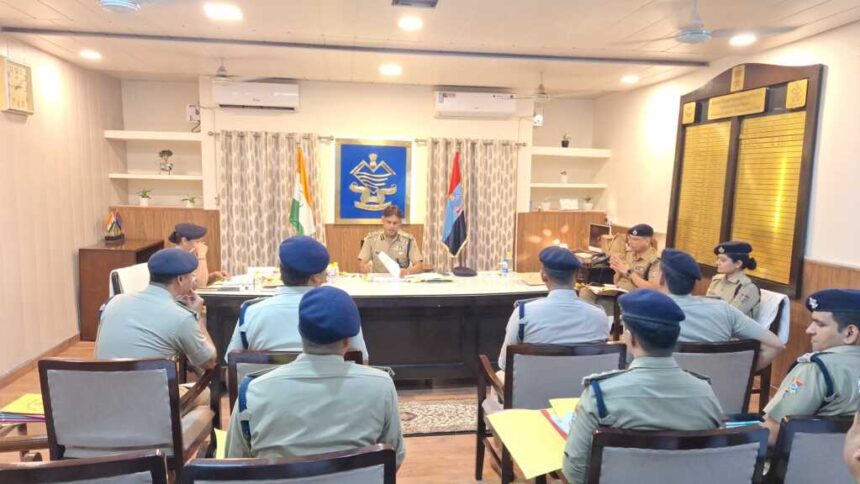 ADG अपराध एवं कानून व्यवस्था वी. मुरुगेशन की अध्यक्षता में रुद्रपुर में उच्च स्तरीय अपराध समीक्षा बैठक आयोजित-Newsnetra 3 IMG 20250613 WA0057