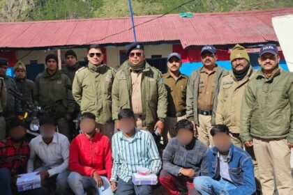 बद्रीनाथ में ठगी गैंग का पर्दाफाश! नकली मोबाइल बेचकर करते थे हजारों की ठगी | तरीका जान हैरान रह जाएंगे-Newsnetra 14 Screenshot 2025 06 02 125751