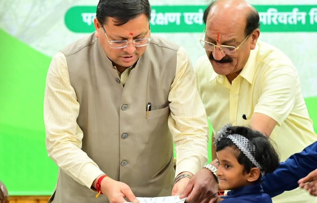 विश्व पर्यावरण दिवस पर मुख्यमंत्री ने किया पर्यावरण प्रहरी सम्मानित, दी 'हरित उत्तराखंड' की शपथ-Newsnetra 4 fb img 17491363243077226634067605171618