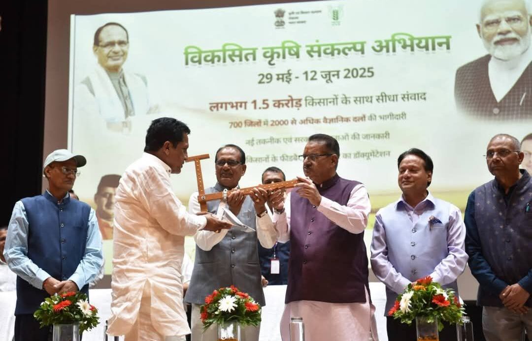उत्तराखण्ड में ‘विकसित कृषि संकल्प अभियान’ का आगाज़, केंद्रीय कृषि मंत्री ने की किसानों से सीधी बातचीत-Newsnetra 5 fb img 17492245246917191970708862736630