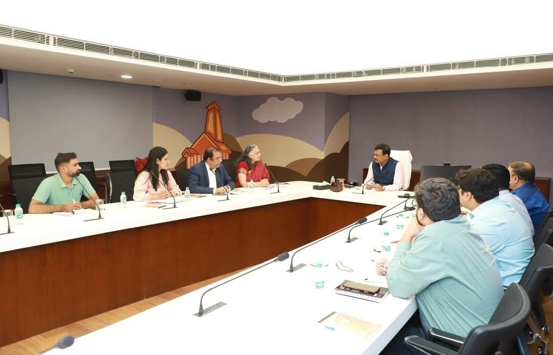 उत्तराखण्ड विकास संवाद: दिल्ली में केंद्रीय सचिवों से मिले मुख्य सचिव, मांगी 3000 करोड़ की जल सहायता-Newsnetra 6 fb img 17495686963131408934992221754027