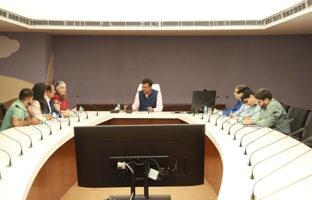 उत्तराखण्ड विकास संवाद: दिल्ली में केंद्रीय सचिवों से मिले मुख्य सचिव, मांगी 3000 करोड़ की जल सहायता-Newsnetra 7 fb img 17495686983283642238962527102878