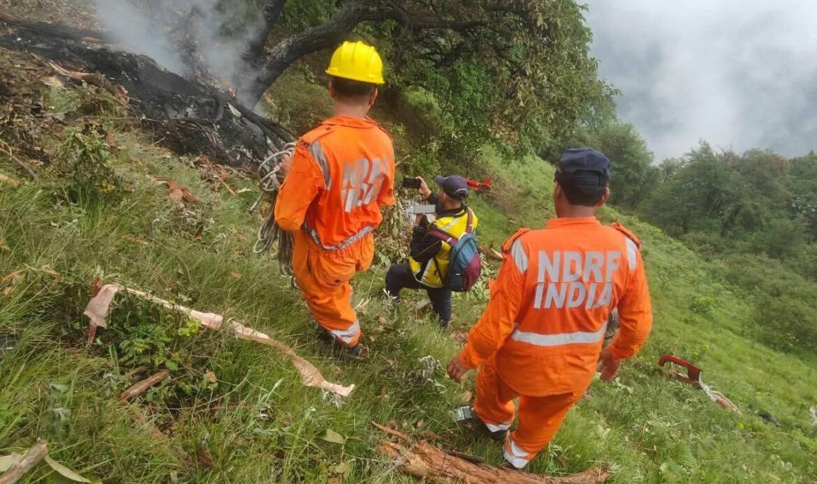 उत्तराखंड केदारनाथ यात्रा मार्ग पर बड़ा हादसा: हेलिकॉप्टर क्रैश में 7 लोगों की मौत-Newsnetra 5 fb img 17499639675297873195900621806750
