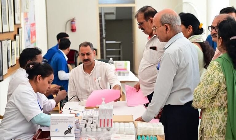 देहरादून में पत्रकारों के लिए सजी 'स्वास्थ्य की पाठशाला', 350 से अधिक का हुआ परीक्षण-Newsnetra 10 fb img 17501749444289021531918289938018