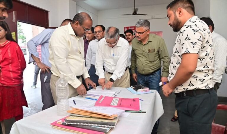 मुख्य निर्वाचन अधिकारी ने हरिद्वार वेयरहाउस का त्रैमासिक निरीक्षण कर ईवीएम सुरक्षा का लिया जायज़ा-Newsnetra 6 fb img 17501852427488354688560802433242