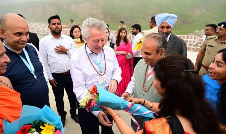 अंतर्राष्ट्रीय मंच पर गैरसैंण की गूंज: 8 देशों के राजदूत पहुंचे योग दिवस समारोह में-Newsnetra 5 fb img 17504255922738532798841396858478