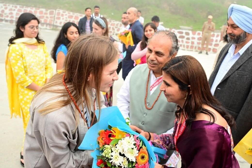 अंतर्राष्ट्रीय मंच पर गैरसैंण की गूंज: 8 देशों के राजदूत पहुंचे योग दिवस समारोह में-Newsnetra 4 fb img 17504255942337983979317307497156
