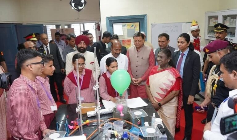 राष्ट्रपति मुर्मू ने दृष्टि दिव्यांग बच्चों संग मनाया जन्मदिन, भावुक कर गई गीतों की प्रस्तुति-Newsnetra 5 fb img 17504360909752028210900194016708
