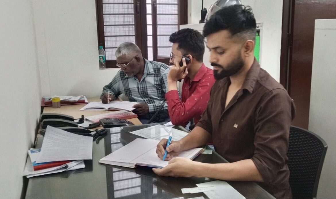 पेयजल संकट पर सख्त देहरादून प्रशासन, डीएम ने किया कंट्रोल रूम निरीक्षण-Newsnetra 4 img 20250604 wa00072028139578296341688