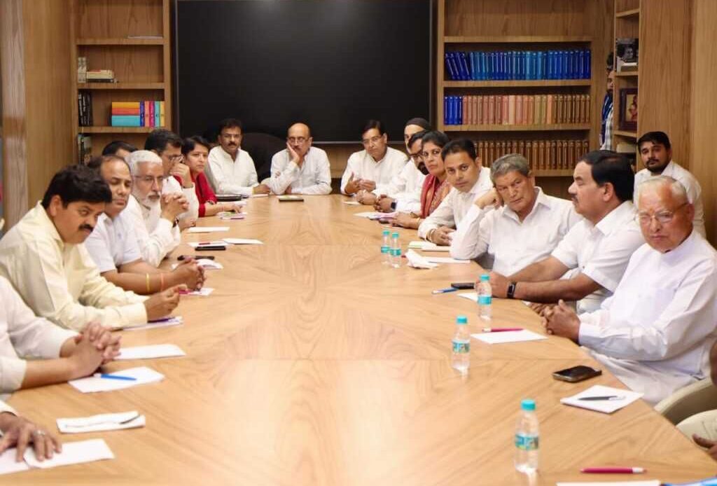 एआईसीसी मुख्यालय ‘इंदिरा भवन’, नई दिल्ली में उत्तराखंड कांग्रेस से सम्बंधित अहम बैठक में भाग लिया-Newsnetra 6 img 20250605 wa00606236921050577428120