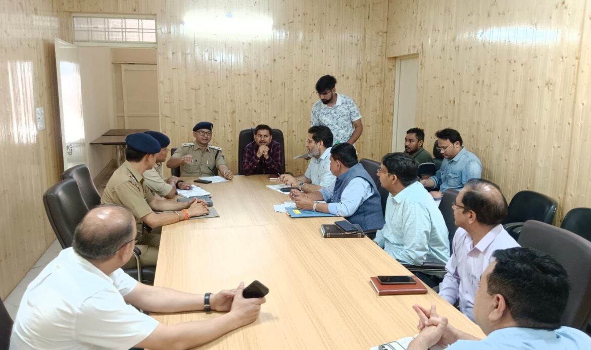 सब स्टेशन हमारे, इलाका हमारा, जनमन भी हमारे’: डीएम सविन बंसल की सख्त चेतावनी-Newsnetra 4 img 20250608 wa00263132167277941256950