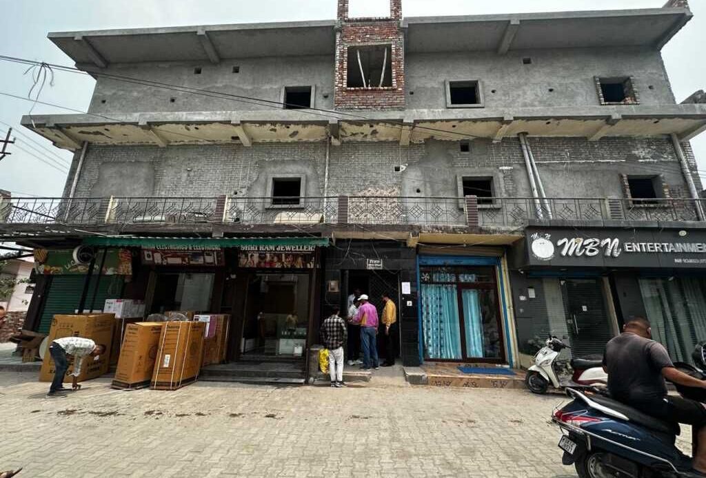 प्राधिकरण की ताबड़तोड़ कार्यवाही: देहरादून में 1.5 बीघा में की गई अवैध प्लॉटिंग पर चला बुलडोज़र-Newsnetra 13 img 20250612 wa00867807742949678836958