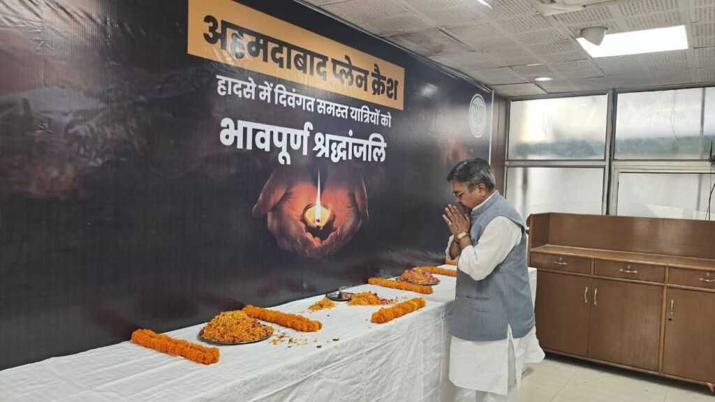 देहरादून: भाजपा परिवार द्वारा अहमदाबाद विमान दुर्घटना में दिवंगत लोगों को भावभीनी श्रद्धांजलि दी गई-Newsnetra 4 img 20250613 wa01553454929227665301553