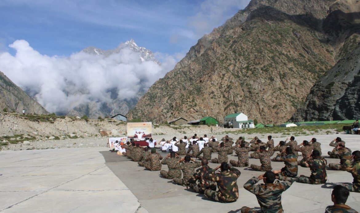 अंतर्राष्ट्रीय योग दिवस पर भारत-चीन सीमा से सटे नेलांग और जादूंग गांवों में जवानों और ग्रामीणों ने साझा किया योग का उत्साह-Newsnetra 5 img 20250623 wa0003113805921436429190