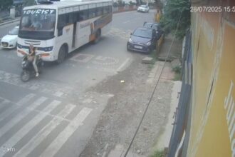 6888354ec4535 bus and scooty 294320798 16x9 1