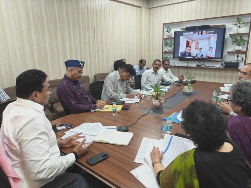 स्वास्थ्य सचिव की CMO-CMS के साथ बैठक: आपात सेवाओं में देरी पर होगी जवाबदेही तय-Newsnetra 3 FB IMG 1753112571290