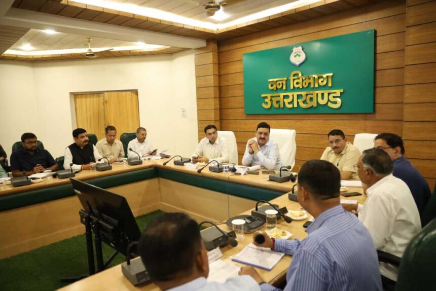 आयुक्त गढ़वाल ने किया देहरादून में रोड कटिंग कार्यों की समीक्षा, मंथन सभागार में हुई बैठक-Newsnetra 3 IMG 20250706 WA0011