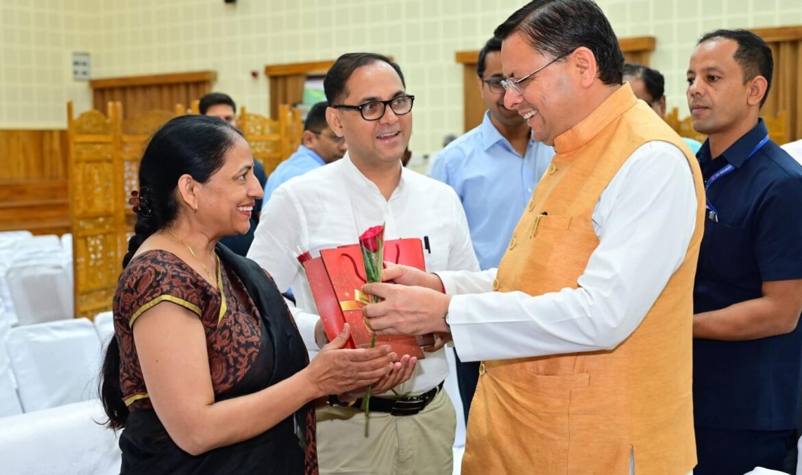 राष्ट्रीय डॉक्टर्स डे पर सीएम धामी ने चिकित्सकों को किया सम्मानित, कहा सेवा ही सबसे बड़ा धर्म-Newsnetra 5 fb img 17513832100282038120980532456375