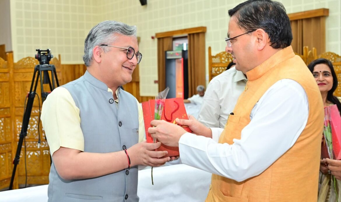 राष्ट्रीय डॉक्टर्स डे पर सीएम धामी ने चिकित्सकों को किया सम्मानित, कहा सेवा ही सबसे बड़ा धर्म-Newsnetra 8 fb img 17513832160754557361598585226852