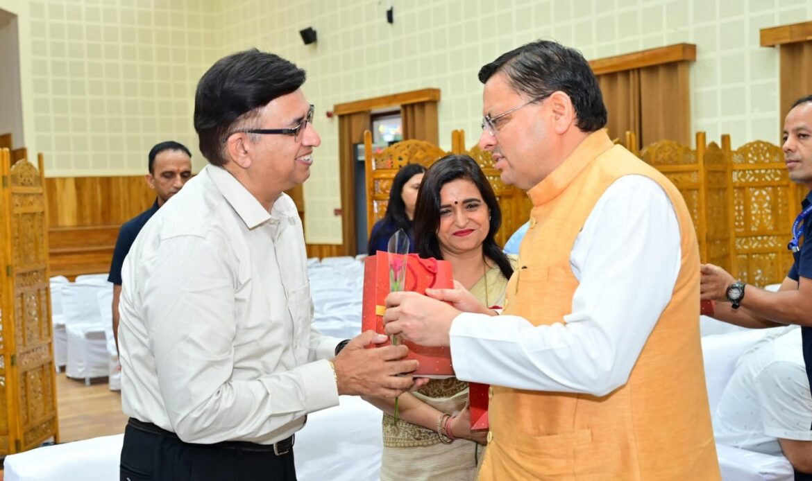 राष्ट्रीय डॉक्टर्स डे पर सीएम धामी ने चिकित्सकों को किया सम्मानित, कहा सेवा ही सबसे बड़ा धर्म-Newsnetra 9 fb img 17513832180641357416846372992748