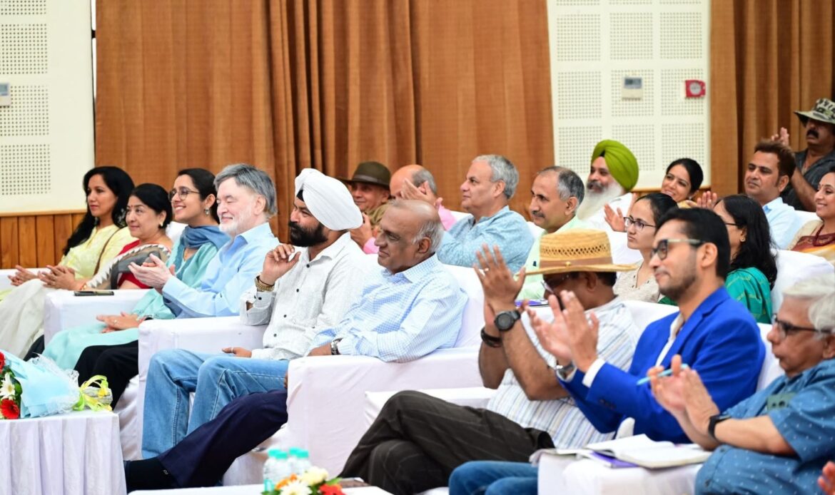 मुख्यमंत्री धामी ने किया “एरियल विस्टाज़ ऑफ उत्तराखण्ड” का विमोचन, कहा - राज्य बना रहा नई ऊंचाइयों का विज़न-Newsnetra 7 fb img 17514683515817960954701395937548