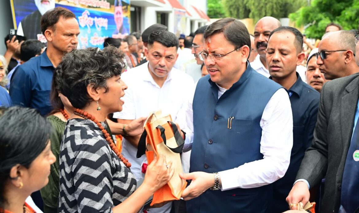मुख्यमंत्री धामी ने टनकपुर स्थित पर्यटन आवास गृह से कैलाश मानसरोवर यात्रा के पहले दल को हरी झंडी दिखाकर रवाना किया-Newsnetra 5 fb img 17517229405694850086722199317189