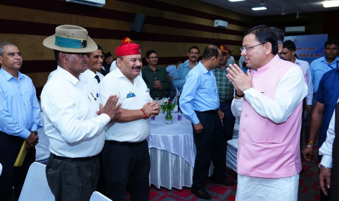 देहरादून गढ़ी कैंट में आयोजित "विकसित भारत @2047 सामूहिक संवाद- पूर्व सैनिकों के साथ" कार्यक्रम-Newsnetra 6 fb img 17518222757345013257403781529645