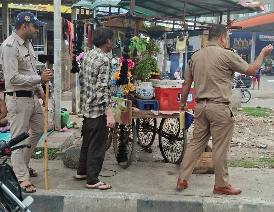 कांवड़ मेले को लेकर हरिद्वार पुलिस सख्त, गंगा घाटों और हाईवे से हटाए जा रहे अवैध अतिक्रमण-Newsnetra 9 fb img 17518923905216763840199028360903