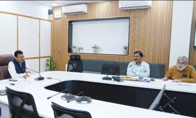 मुख्य सचिव आनंद बर्द्धन की अध्यक्षता में पिटकुल की समीक्षा बैठक, मानसून में सुचारु विद्युत आपूर्ति हेतु SOP पालन के निर्देश, 2026 तक 6 पारेषण प्रोजेक्ट पूरे होने की उम्मीद-Newsnetra 4 fb img 17519008055115704600843235294354