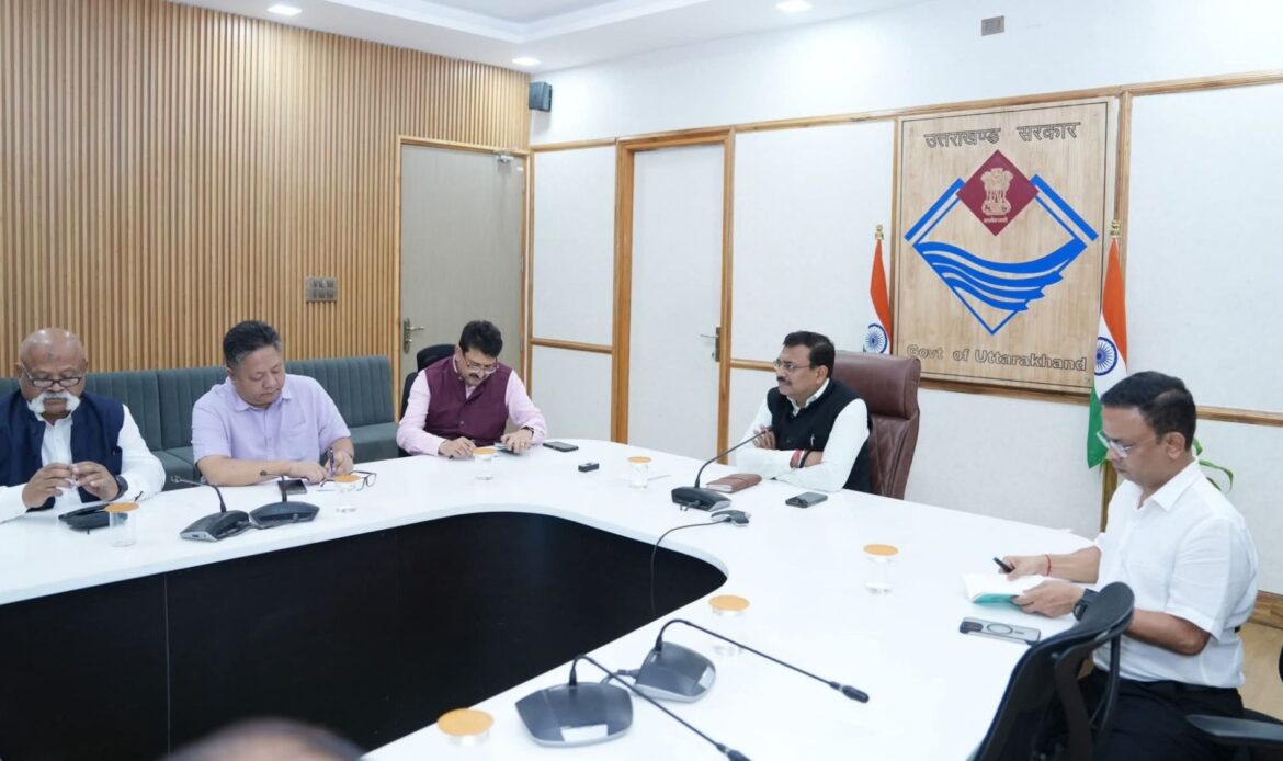 मुख्य सचिव आनंद बर्द्धन की अध्यक्षता में सचिवालय सभागार में सचिव स्तर की बैठक आयोजित की गई-Newsnetra 5 fb img 17519863240746499737933595363715