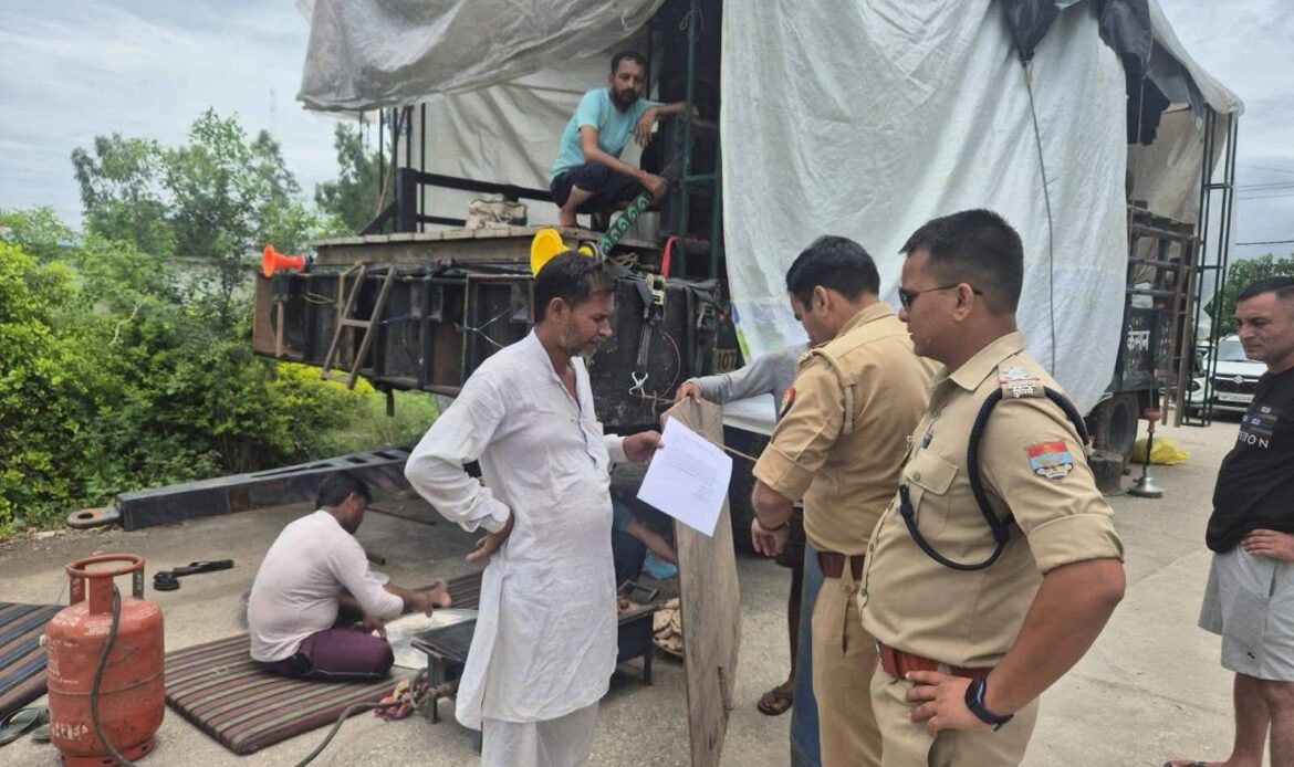 कांवड़ यात्रा 2025: उत्तराखंड और यूपी पुलिस का संयुक्त डीजे चेकिंग अभियान, नियम उल्लंघन पर सख्त चेतावनी-Newsnetra 5 fb img 17521539959988387778207495012096