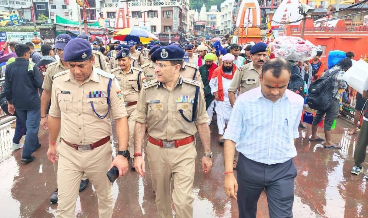 कांवड़ मेला 2025 की सफलता हेतु डीजीपी ने प्रशासन और पुलिस बल के साथ हर की पैड़ी पर लिया मां गंगा का आशीर्वाद-Newsnetra 5 fb img 17522471340205105898507863716751