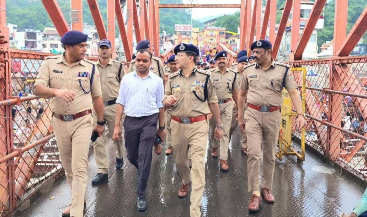 कांवड़ मेला 2025 की सफलता हेतु डीजीपी ने प्रशासन और पुलिस बल के साथ हर की पैड़ी पर लिया मां गंगा का आशीर्वाद-Newsnetra 6 fb img 17522471357108745557884620350932