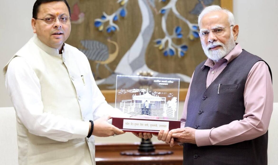 माँ भारती के चरणों में समर्पित भेंट: पीएम मोदी को मुख्यमंत्री धामी ने कार्तिक स्वामी मंदिर की प्रतिकृति भेंट की-Newsnetra 4 fb img 17525035459072396138895071767879