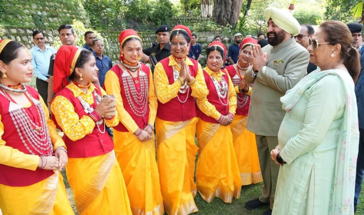 हरेला पर्व पर राजभवन परिसर में गूंजे मांगलिक गीत, छोलिया नृत्य से सजी लोक संस्कृति-Newsnetra 9 fb img 17526818973561766109663213915998