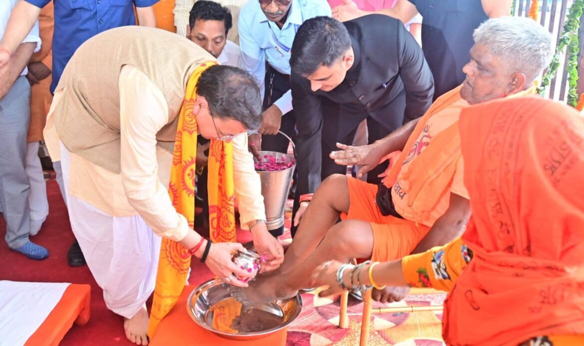 हरिद्वार में कांवड़ियों का भावपूर्ण स्वागत, मुख्यमंत्री धामी ने चरण धोकर लिया आशीर्वाद-Newsnetra 4 fb img 17527688146915305920837557839847