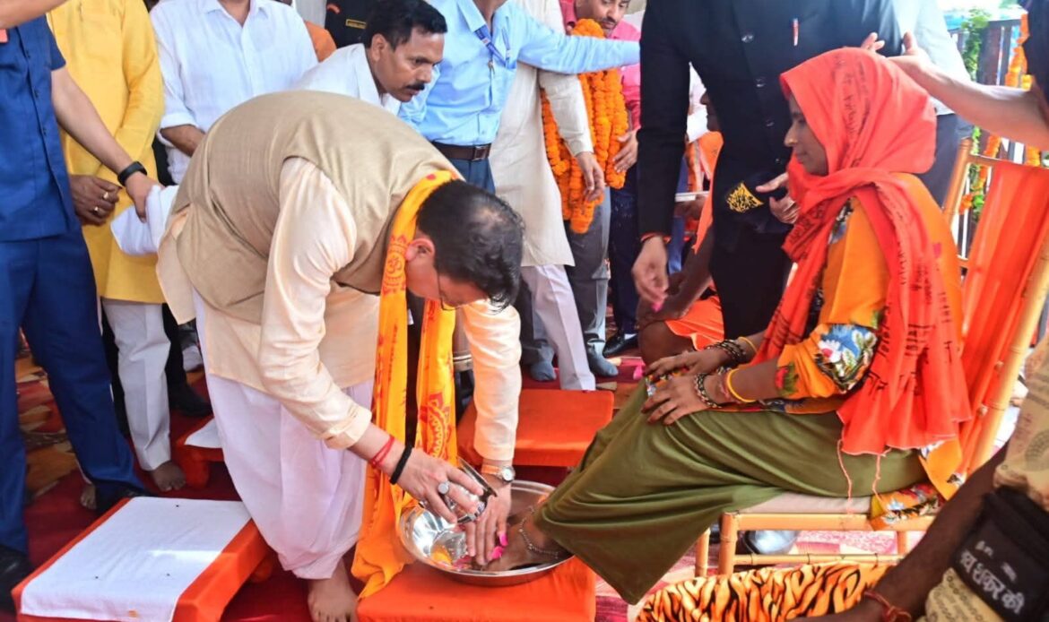 हरिद्वार में कांवड़ियों का भावपूर्ण स्वागत, मुख्यमंत्री धामी ने चरण धोकर लिया आशीर्वाद-Newsnetra 5 fb img 17527688165609088515808943448482