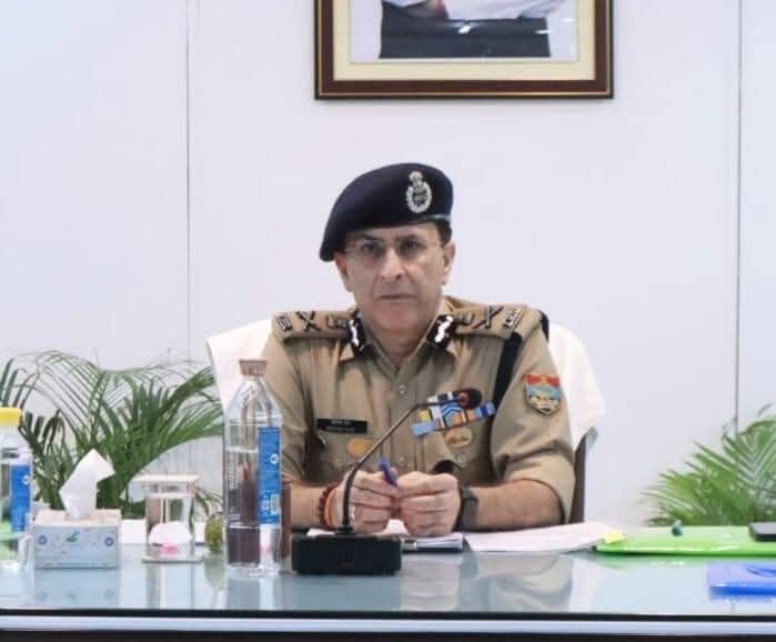 DGP उत्तराखंड ने रुद्रपुर पुलिस लाइन में की सुरक्षा तैयारियों की गहन समीक्षा-Newsnetra 4 fb img 17528533944528729760300881468645