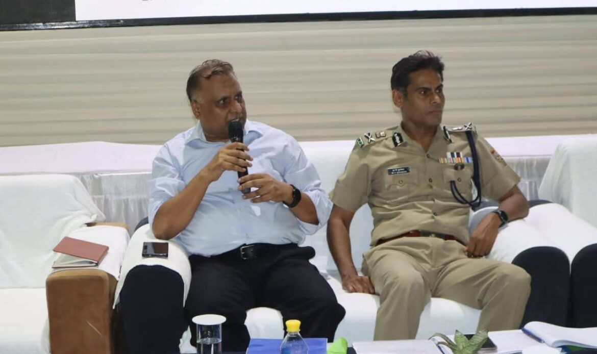 DGP उत्तराखंड ने रुद्रपुर पुलिस लाइन में की सुरक्षा तैयारियों की गहन समीक्षा-Newsnetra 8 fb img 17528534018874278381605780868798