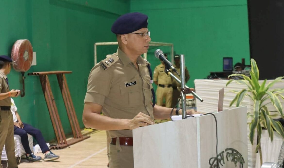 DGP उत्तराखंड ने रुद्रपुर पुलिस लाइन में की सुरक्षा तैयारियों की गहन समीक्षा-Newsnetra 7 fb img 17528534062078286880674411948224
