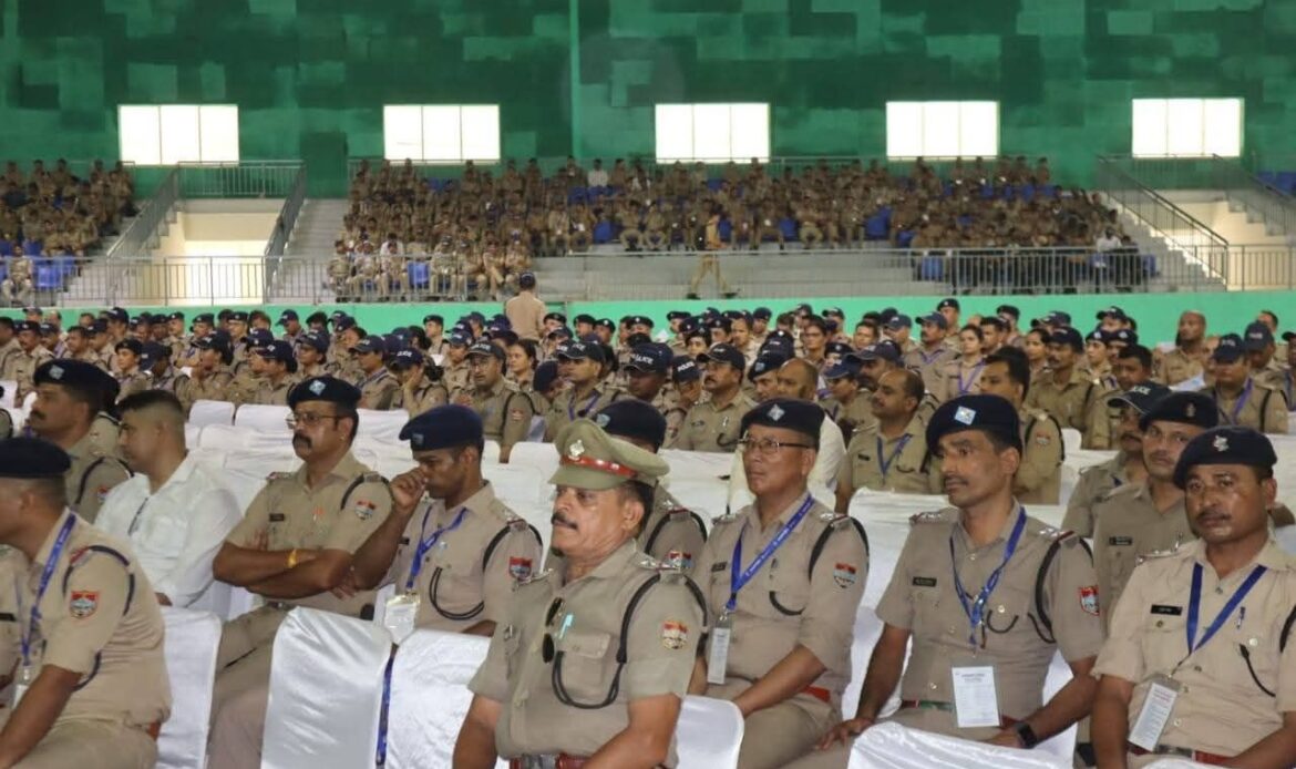 DGP उत्तराखंड ने रुद्रपुर पुलिस लाइन में की सुरक्षा तैयारियों की गहन समीक्षा-Newsnetra 9 fb img 17528534088478393487345396948352